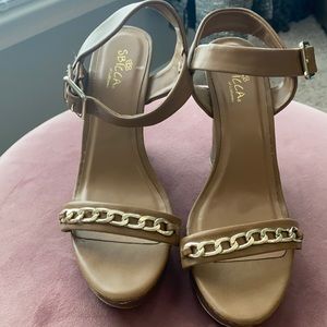 Tan wedges with gold chain embellishments!
